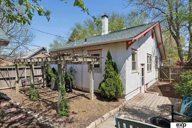 2522 N 49th Street, Omaha, NE 68104