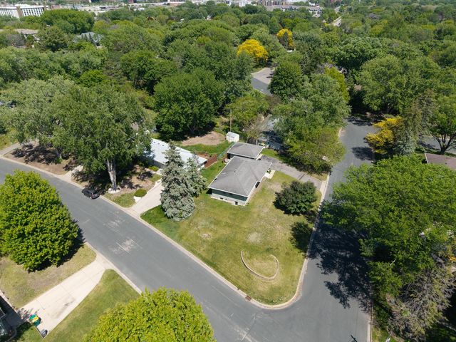 3110 W 82nd Street, Bloomington, MN 55431