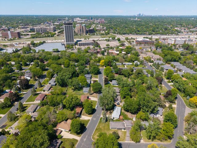 3110 W 82nd Street, Bloomington, MN 55431
