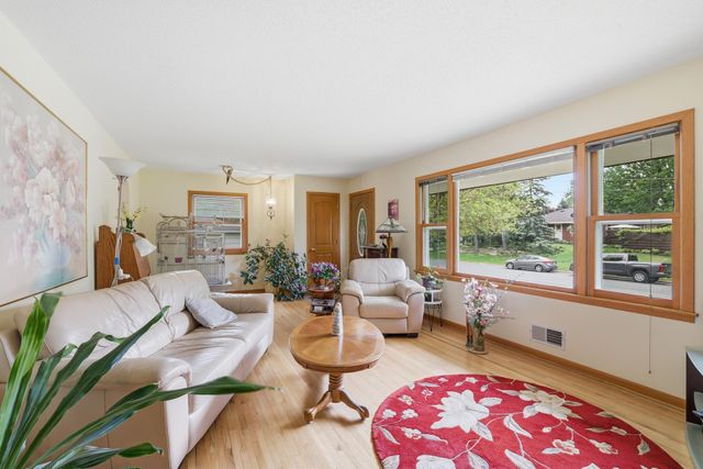3110 W 82nd Street, Bloomington, MN 55431