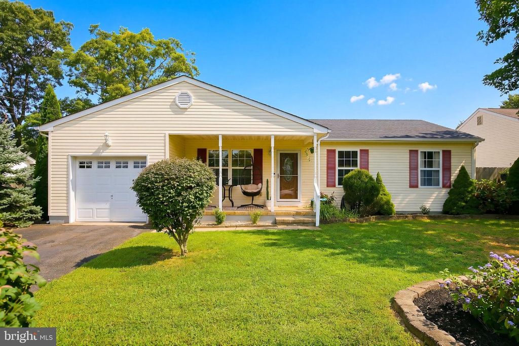 228 TACKLE AVE, Manahawkin, NJ 08050