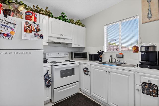 18615 NW 84th Pl 103-1, Hialeah, FL 33015