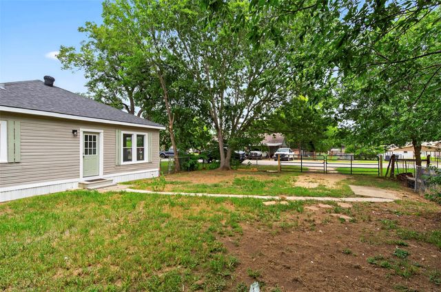 1001 N Banks Street, Caldwell, TX 77836