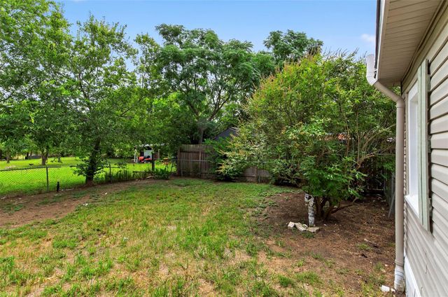 1001 N Banks Street, Caldwell, TX 77836