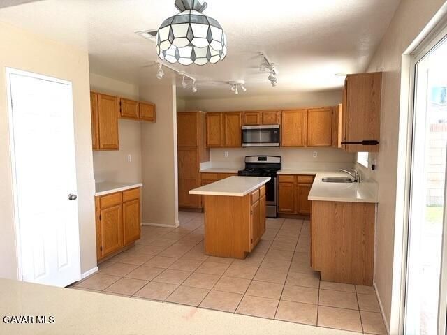 3030 Holline Court, Lancaster, CA 93535