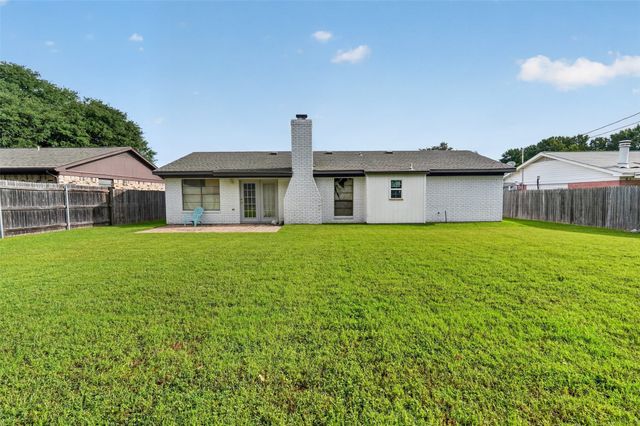 1212 Manning Street, Benbrook, TX 76126