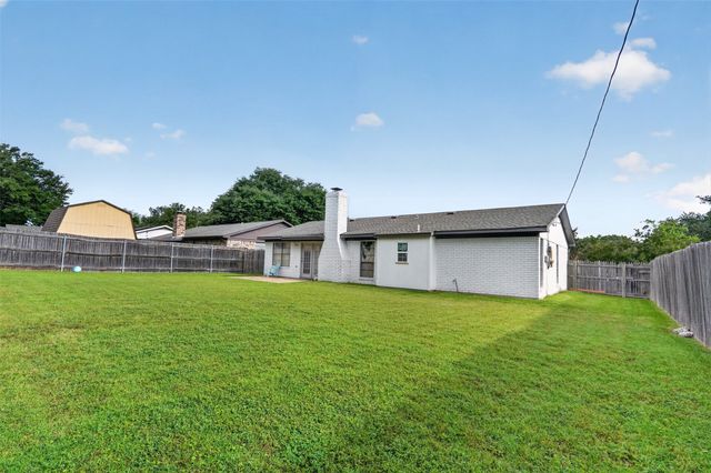 1212 Manning Street, Benbrook, TX 76126