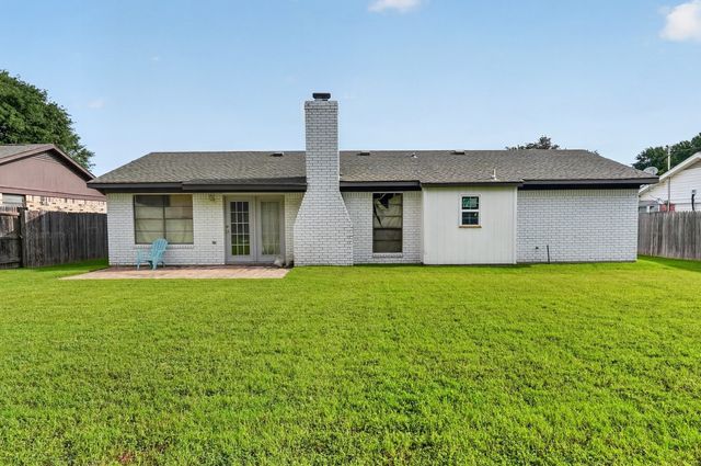 1212 Manning Street, Benbrook, TX 76126