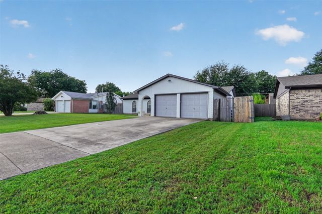 1212 Manning Street, Benbrook, TX 76126