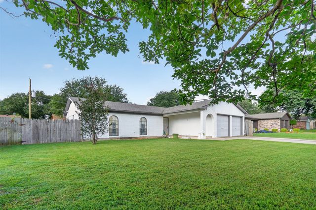 1212 Manning Street, Benbrook, TX 76126