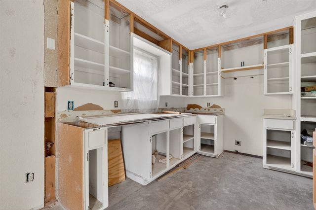 1212 Manning Street, Benbrook, TX 76126