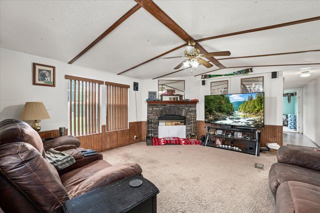 306 Viola Dr, Sparta, TN 38583