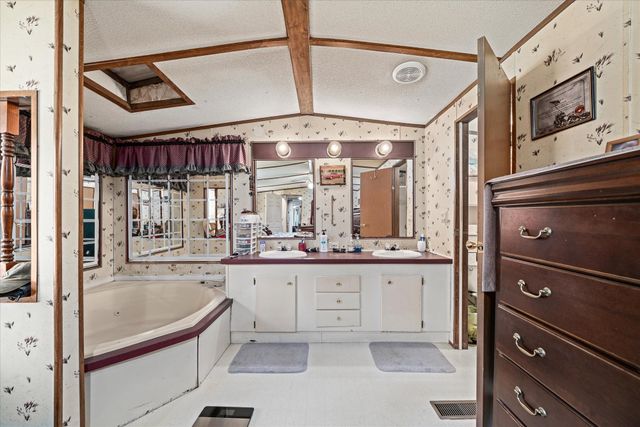 306 Viola Dr, Sparta, TN 38583