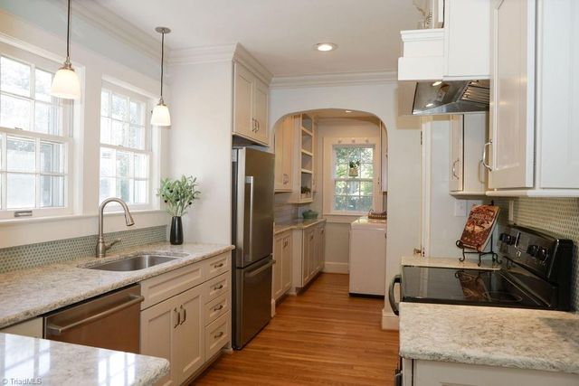 1805 W Friendly Avenue, Greensboro, NC 27403