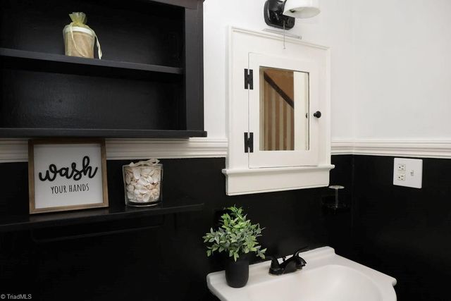 1805 W Friendly Avenue, Greensboro, NC 27403