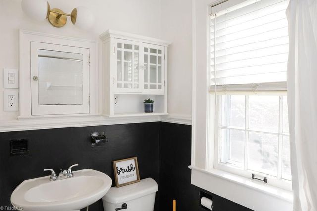 1805 W Friendly Avenue, Greensboro, NC 27403