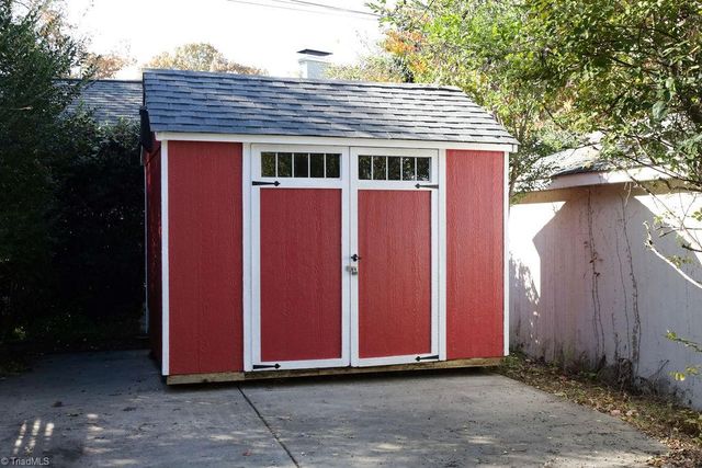 1805 W Friendly Avenue, Greensboro, NC 27403