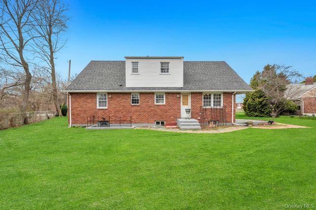 50 Sudbury Lane, Westbury, NY 11590