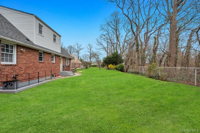 50 Sudbury Lane, Westbury, NY 11590