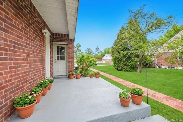 50 Sudbury Lane, Westbury, NY 11590