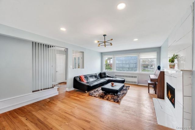 50 Sudbury Lane, Westbury, NY 11590