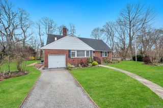 50 Sudbury Lane, Westbury, NY 11590