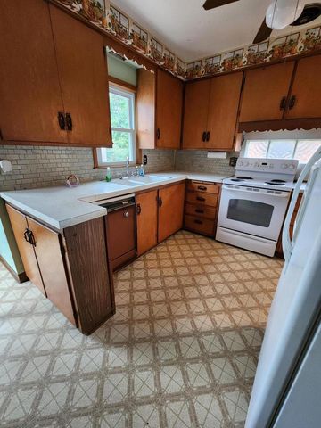 7813 24th AVENUE, Kenosha, WI 53143