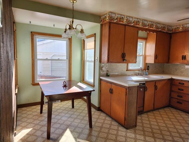 7813 24th AVENUE, Kenosha, WI 53143