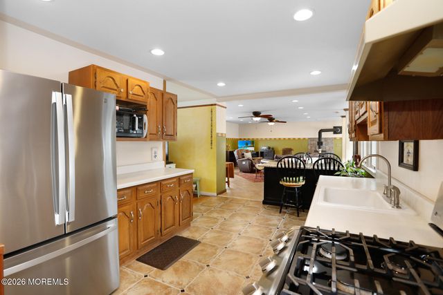 60 Sunset Drive, Howell, NJ 07731