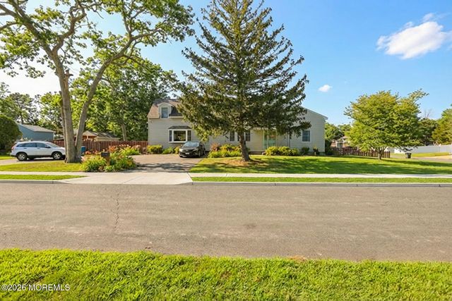 60 Sunset Drive, Howell, NJ 07731