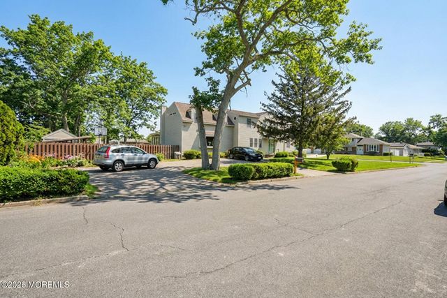 60 Sunset Drive, Howell, NJ 07731