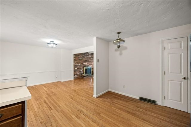 28 Camelot Ct 28, Stoughton, MA 02072