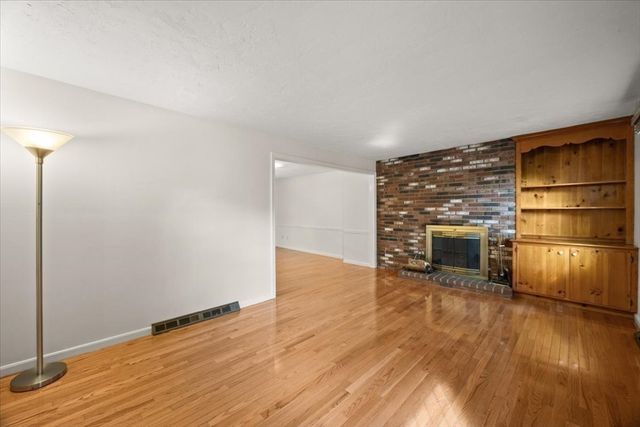 28 Camelot Ct 28, Stoughton, MA 02072