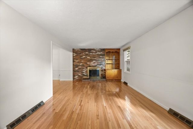 28 Camelot Ct 28, Stoughton, MA 02072