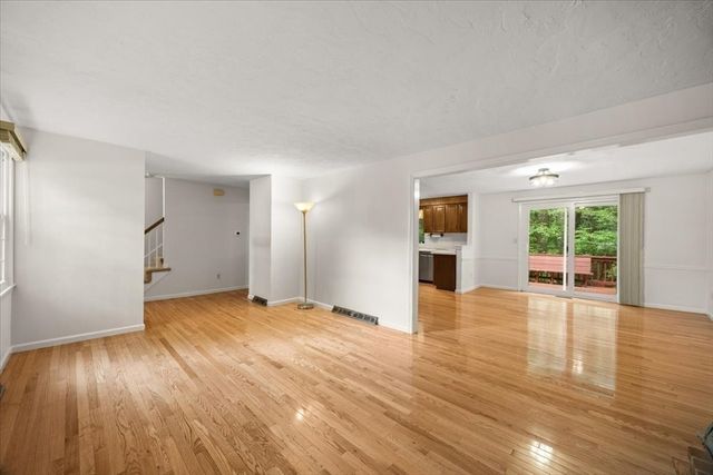 28 Camelot Ct 28, Stoughton, MA 02072