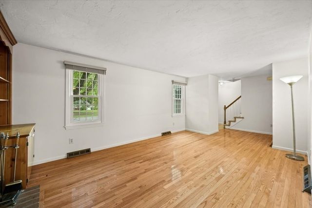 28 Camelot Ct 28, Stoughton, MA 02072