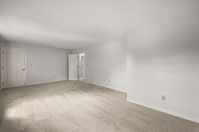 28 Camelot Ct 28, Stoughton, MA 02072