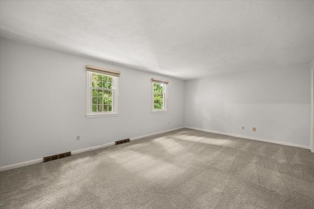 28 Camelot Ct 28, Stoughton, MA 02072