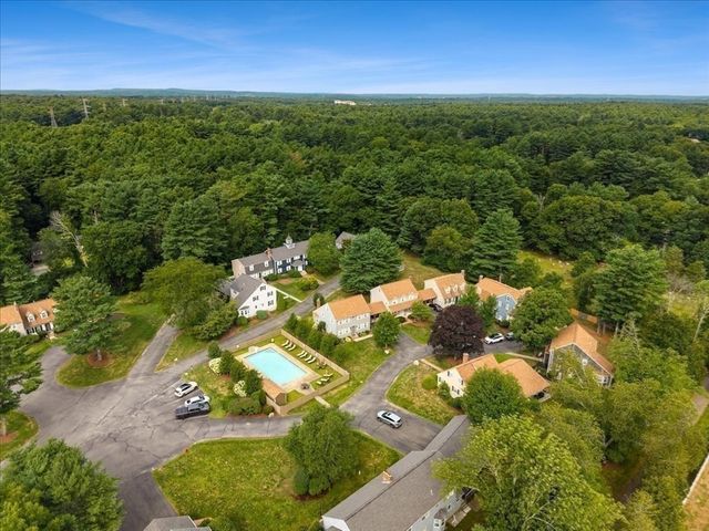28 Camelot Ct 28, Stoughton, MA 02072