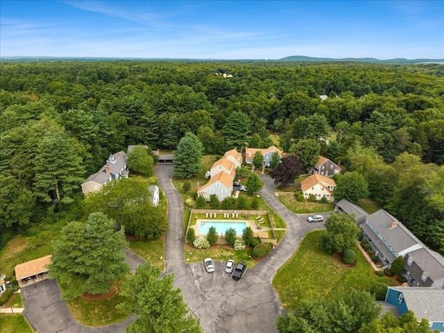 28 Camelot Ct 28, Stoughton, MA 02072