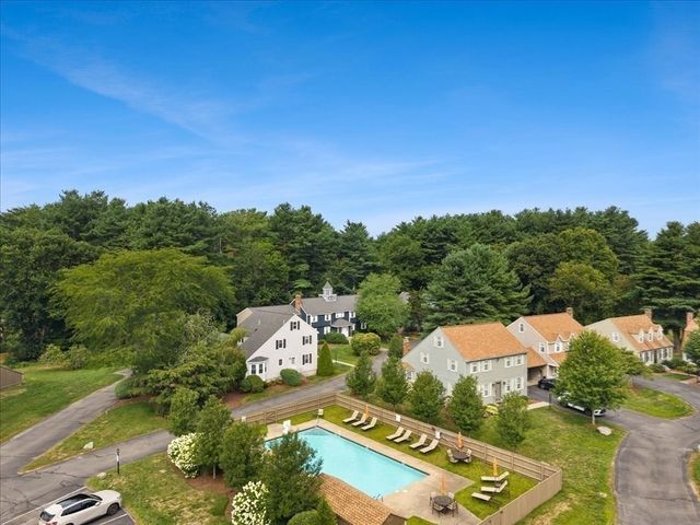 28 Camelot Ct 28, Stoughton, MA 02072