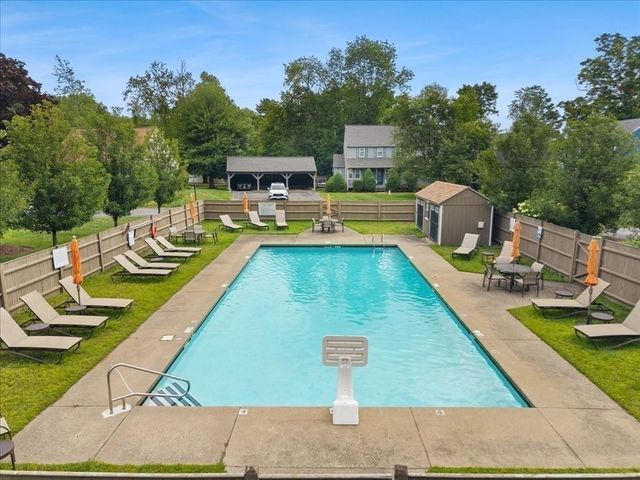 28 Camelot Ct 28, Stoughton, MA 02072