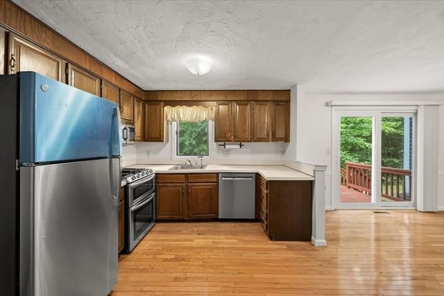 28 Camelot Ct 28, Stoughton, MA 02072