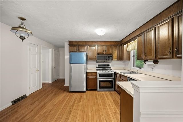 28 Camelot Ct 28, Stoughton, MA 02072
