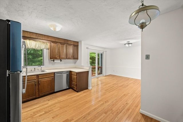 28 Camelot Ct 28, Stoughton, MA 02072