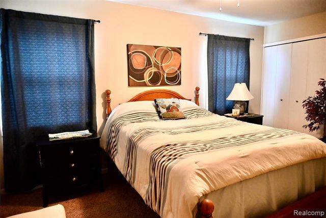 23546 N Rockledge, Novi, MI 48375