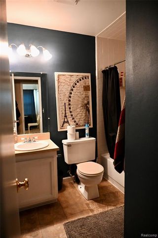 23546 N Rockledge, Novi, MI 48375