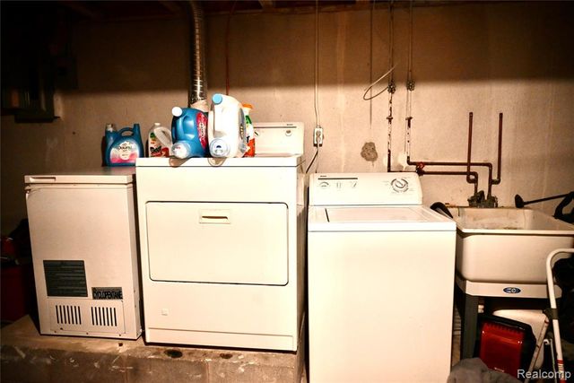 23546 N Rockledge, Novi, MI 48375