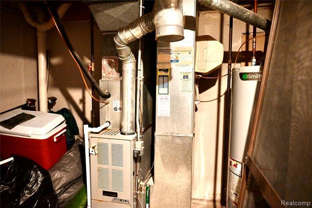 23546 N Rockledge, Novi, MI 48375