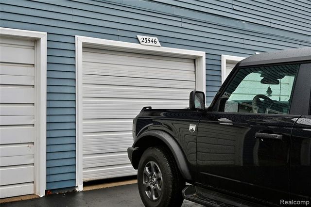 23546 N Rockledge, Novi, MI 48375